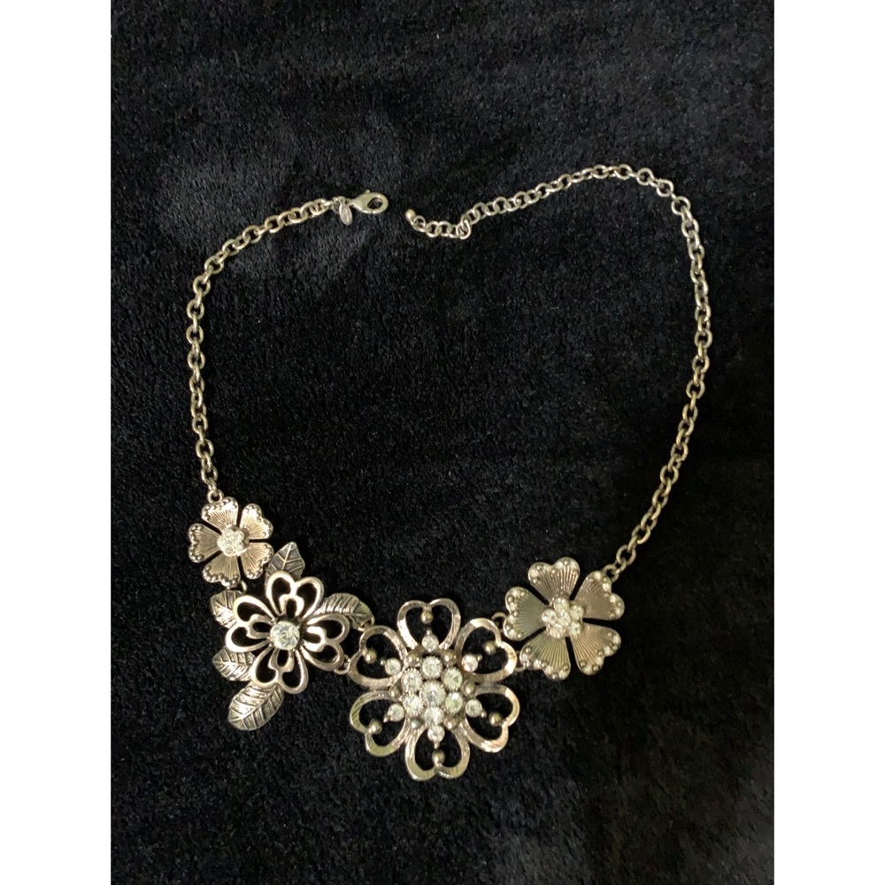 Premier Designs — Gold Floral Necklace